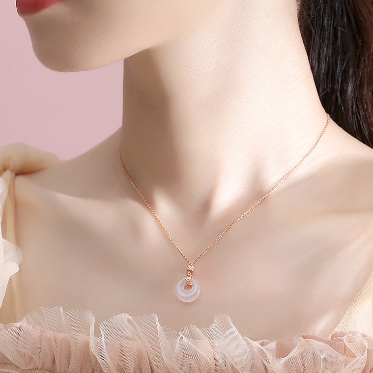 Vòng cổ mạ bạc 925 với mặt ngọc lục bảo nhân tạo