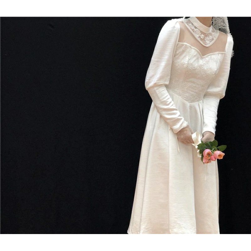 Váy cô dâu phối cổ thêu ren lưới hơi hướng phương Tây