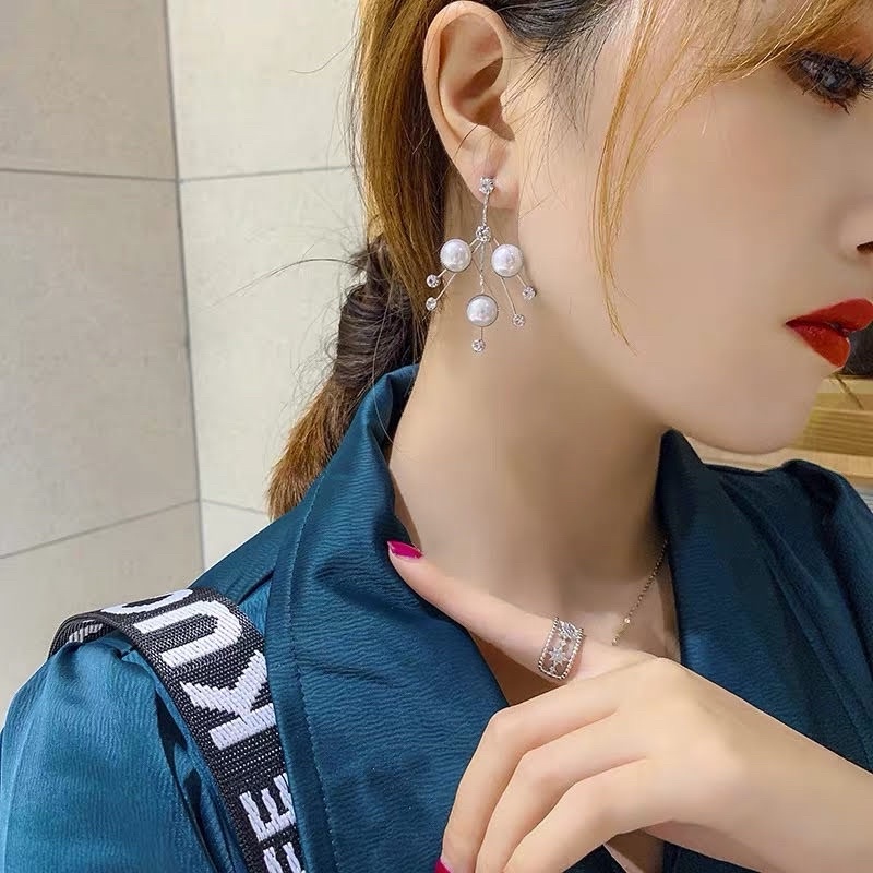 bông tai tua rua đính đá và hạt bẹt , khuyên tai phong cách sang chảnh