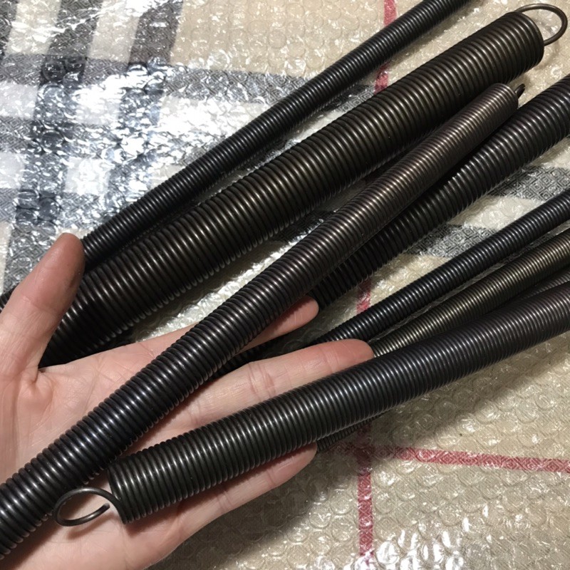 1 cá lò xo phi 16 dài 300mm