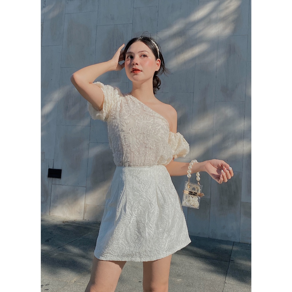 Áo tơ hoa lệch vai - Mira top
