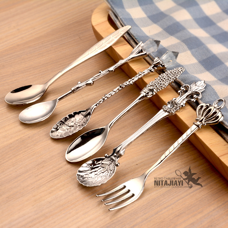 Set 6 Muỗng / Nĩa Bằng Kim Loại Phong Cách Hoàng Gia Vintage