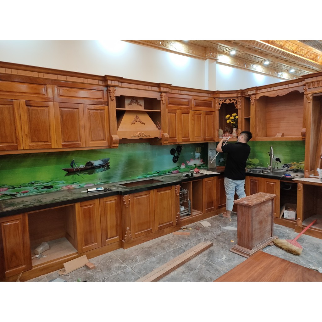 Kính màu ốp bếp