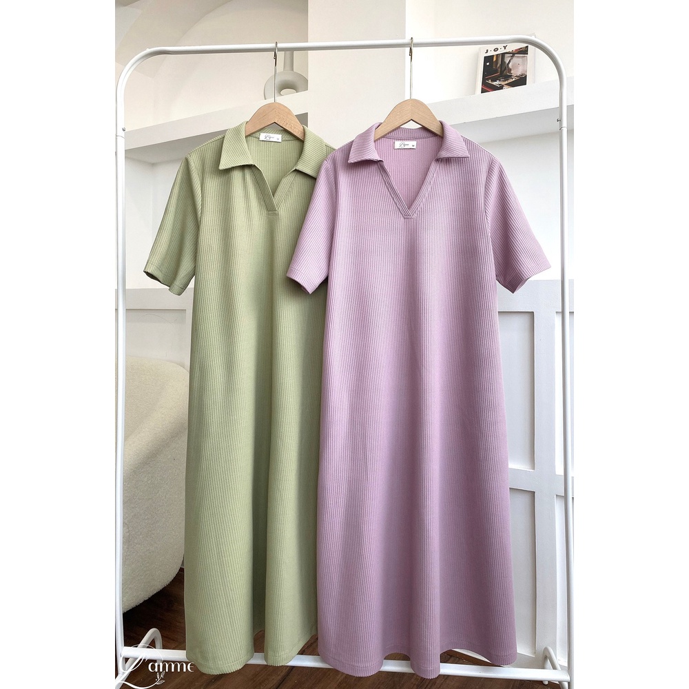 Váy bầu dáng suông Rika Dress cổ polo kiểu basic màu trơn dễ mix match đồ thiết kế bởi LAMME