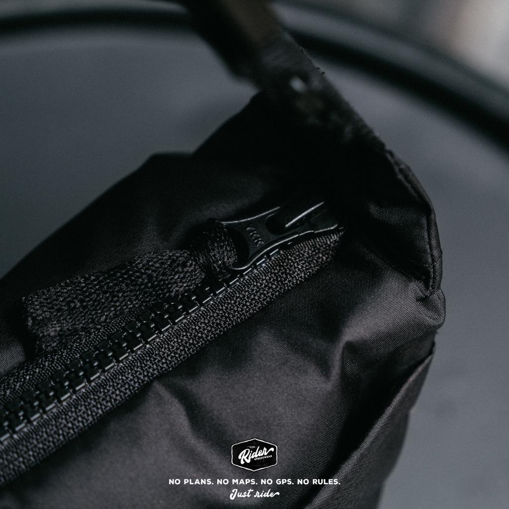 Túi đeo chéo vải dù lót bông Rider Half Moon Bag - Phong cách đường phố