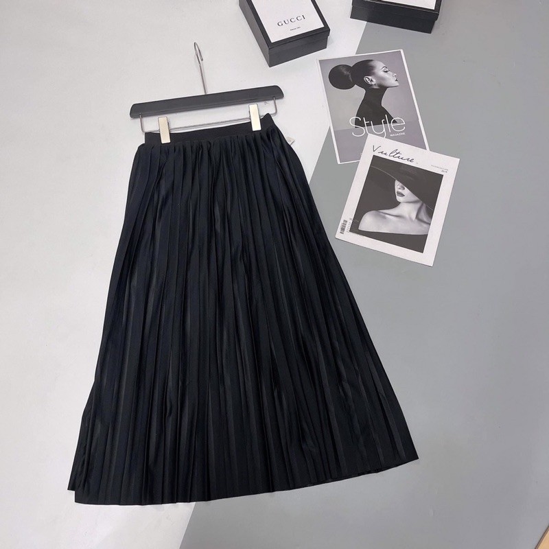 Chân  váy xếp li dài