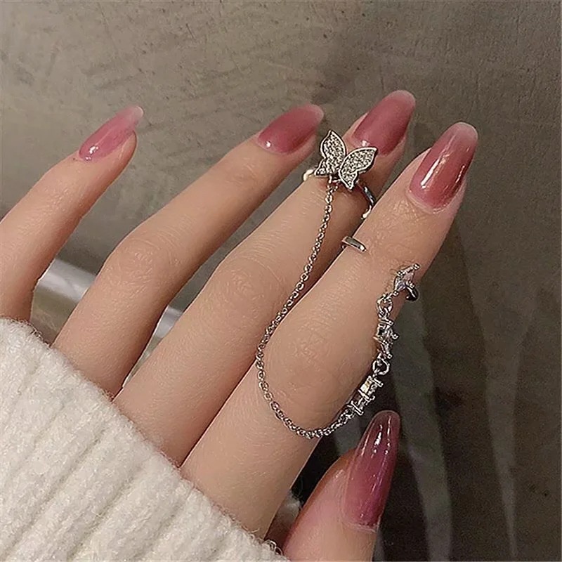 Nhẫn đeo ngón tay mặt bươm bướm phối chuỗi dây tua rua liên kết hợp thời trang