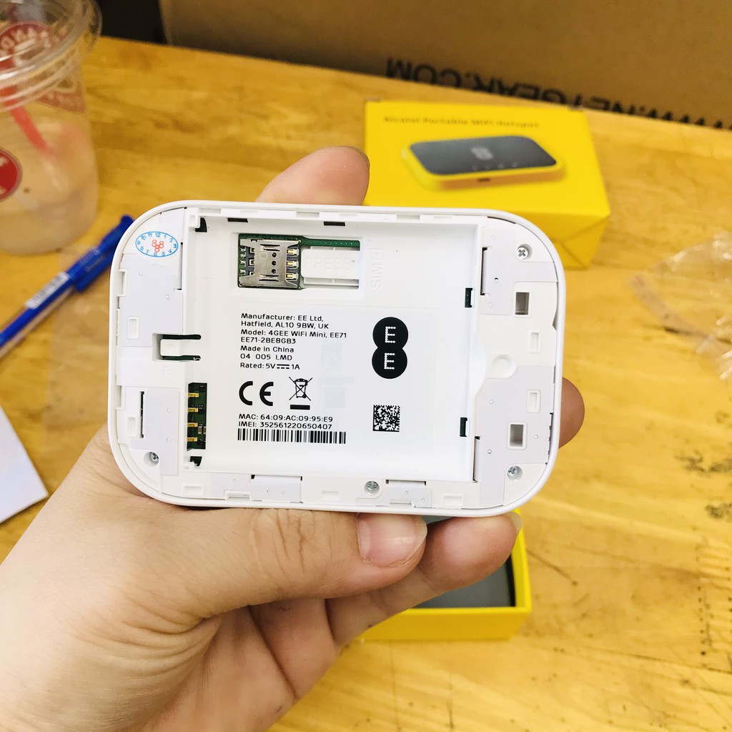 Bộ Phát Wifi 4G Alcatel EE71, Tốc Độ 4G 300Mbps, Pin 2150mAh, Wifi 802.11ac Hỗ Trợ 20 Kết Nối