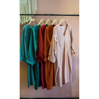 ĐẦM LINEN TAY DÀI CỔ V CHÉO - Nhà Của Moon