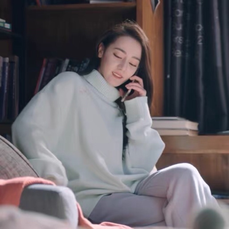 Áo Sweater Dày Dặn Logo Hành Tinh ĐỊCH LỆ NHIỆT BA Trong Phim Em Là Niềm Kiêu Hãnh Của Anh