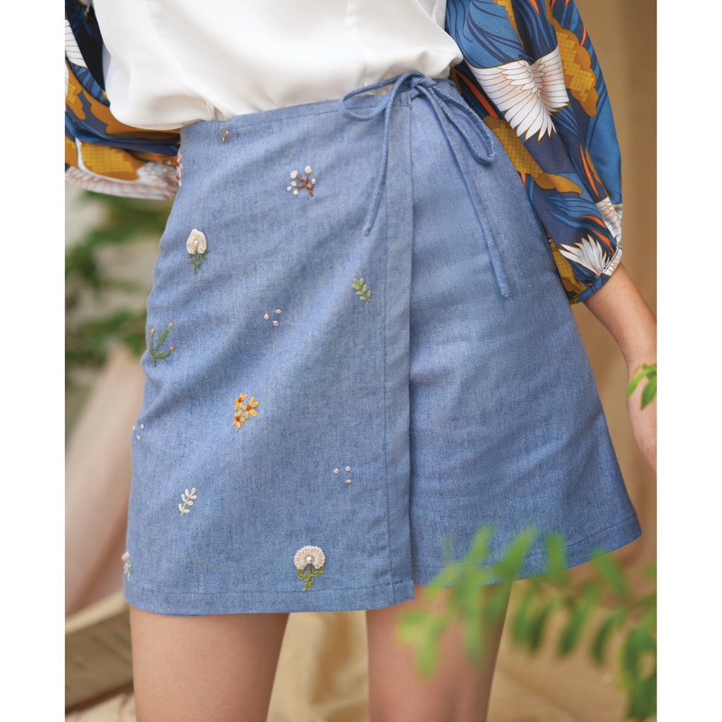 HANGKAO - Quần váy hani vạt thêu hoa thủ công