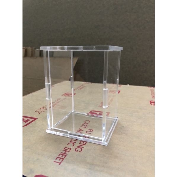 Hộp Mica trong suốt chống bụi. Hộp trưng bày sản phẩm