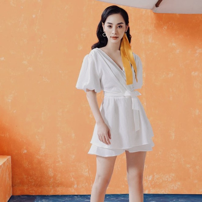 Jumpsuit Trắng Dáng Ngắn Thiết Kế Tay Bồng Cổ Tim Chất Đũi Thái Mềm Mịn Mát Lefe JUM01