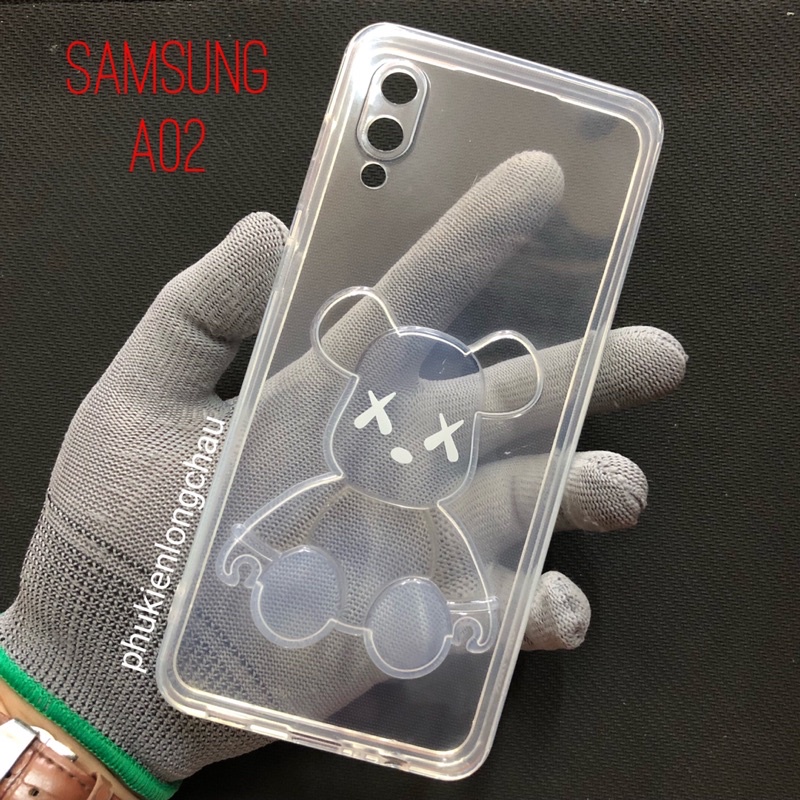 Ốp Lưng Samsung A02 Gấu Bearbrick Nổi 3D Dẻo Trong Cạnh Vuông