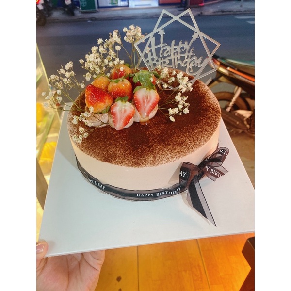 Bánh kem/bánh sinh nhật trang trí dâu