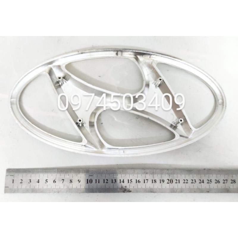 Logo biểu tượng Huyndai trang trí ô tô