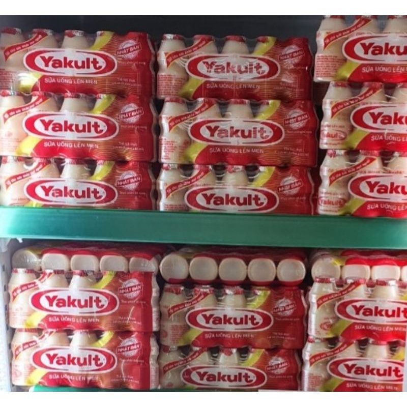 Thùng 50 chai sữa uống lên men yakult (date mới).