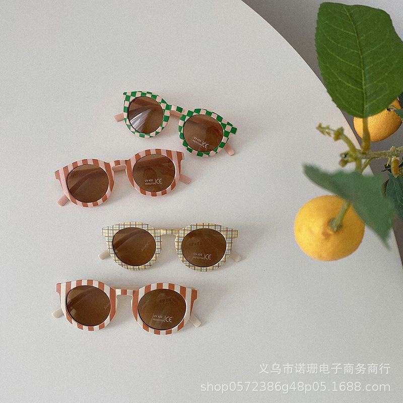 KM4- Kính mắt họa tiết kẻ cho bé