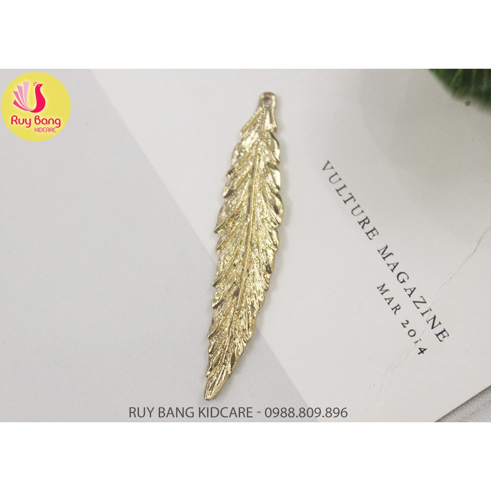 Cành lá kim loại, center đá đính hoa vải handmade