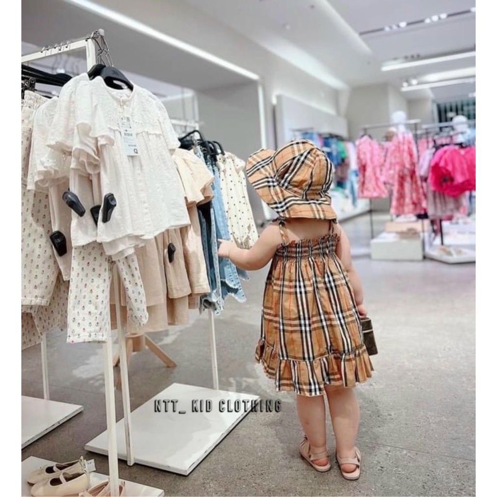 Váy kẻ bbr kèm mũ cho bé gái