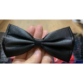 Nơ đeo cổ phục vụ bồi bàn chú rể bưng quả bê lễ bê tráp