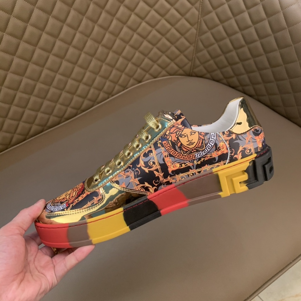 Giày sneakers nam cao cấp da thật VERSACE thiết kế họa tiết ấn tượng cùng với màu sắc được kết hợp nổi bật