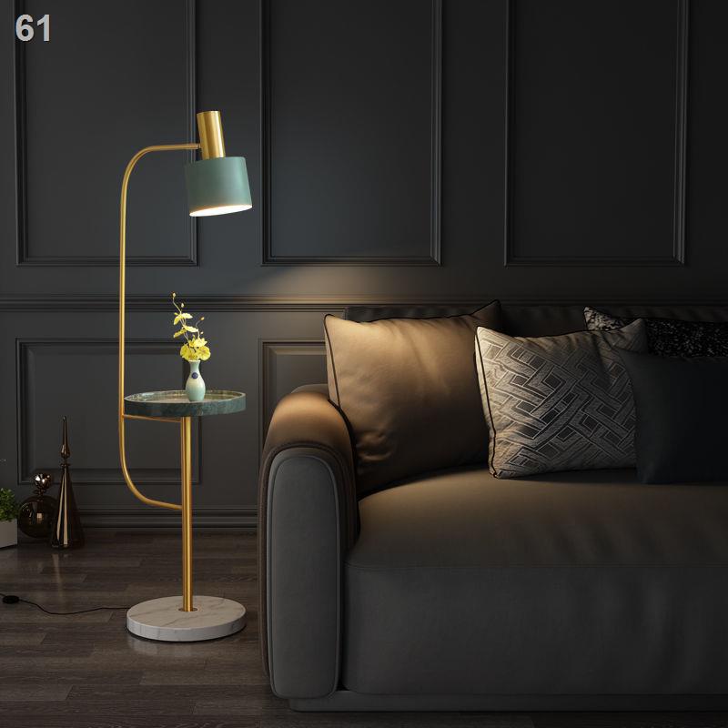 Đèn sàn phòng khách ngủ kiểu Bắc Âu tối giản ánh sáng sang trọng ghế sofa nghiên cứu bàn cà phê tạo dọc