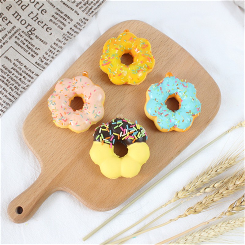 Đồ Chơi Bóp Nén Hình Bánh Donut Dễ Thương 6cm