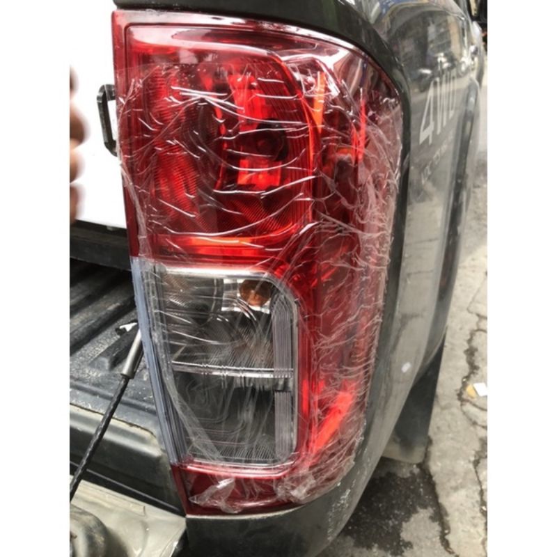 Nắp đèn hậu xe Nissan Navara 2015 - 2018 chuẩn theo xe - Có hỗ trợ lắp đặt tại cửa hàng