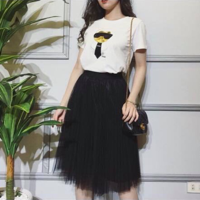 Set hot hit áo phông kèm chân váy siêu hot luôn hình chụp thật màu đen, trắng kết hợp riêng ok nhé! Đặt hàng nào hiiiiii