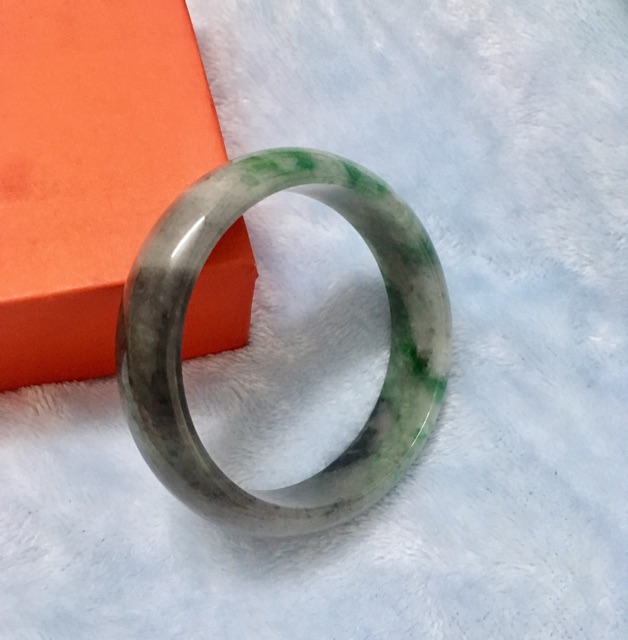 Vòng đá thời trang