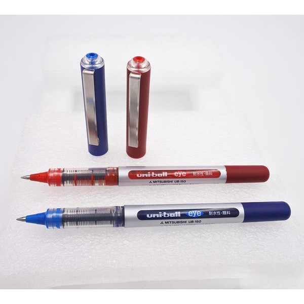Bút bi nước nắp UNI-ball EYE