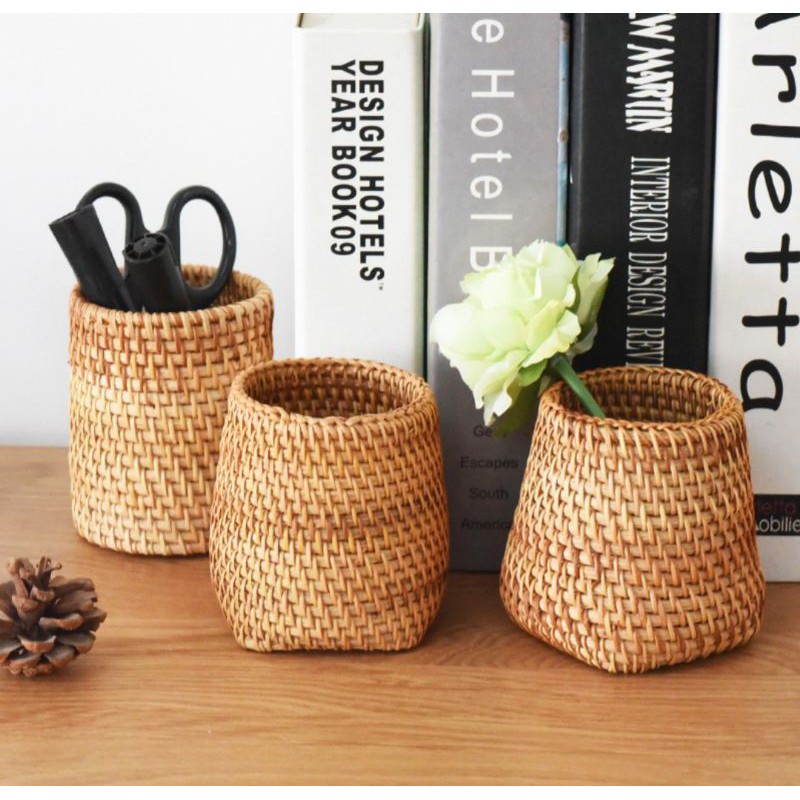 Ống đựng bút bằng mây guột tự nhiên