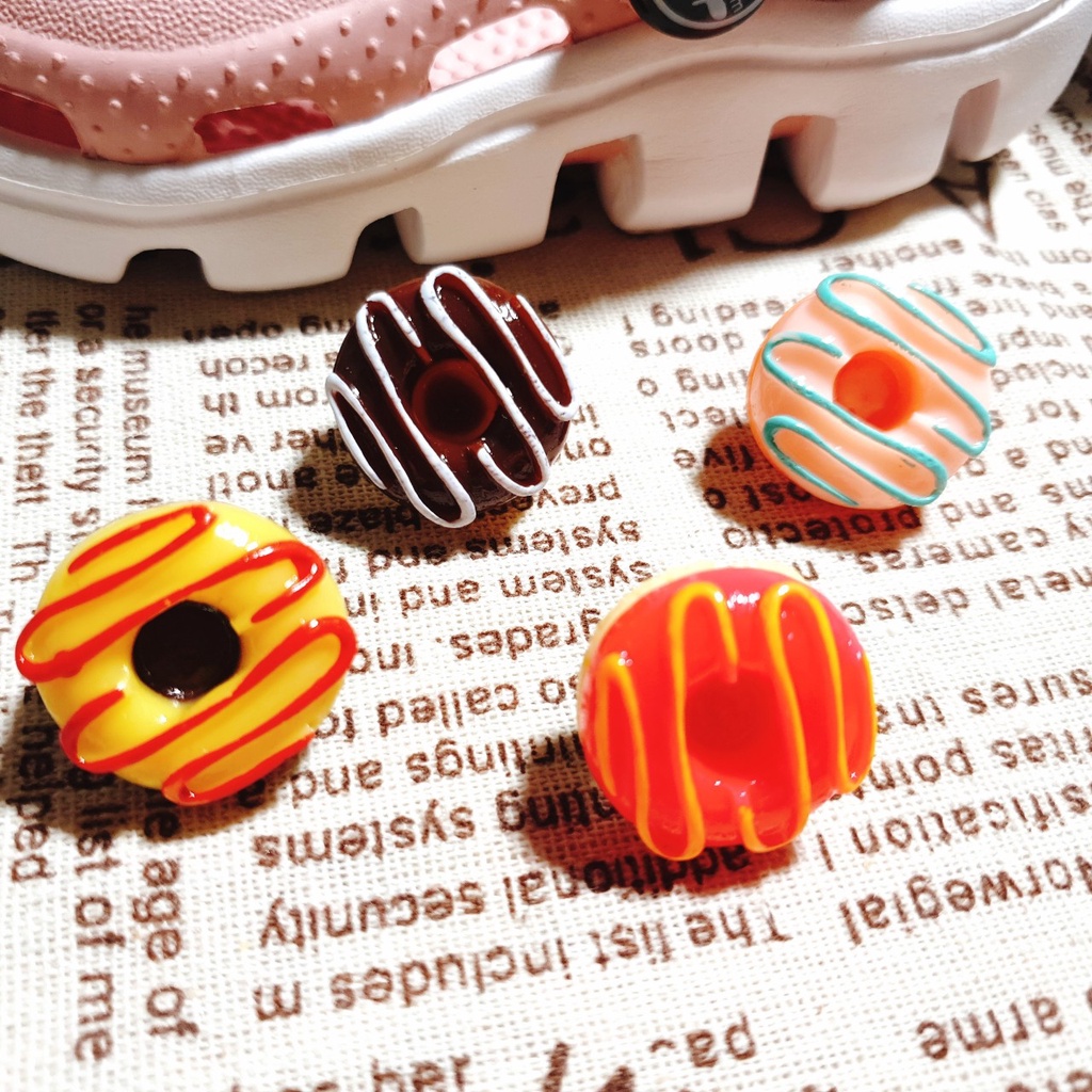 Sticker charms croc / nút gắn dép hkdesign hình Donut bơ loại đá cứng