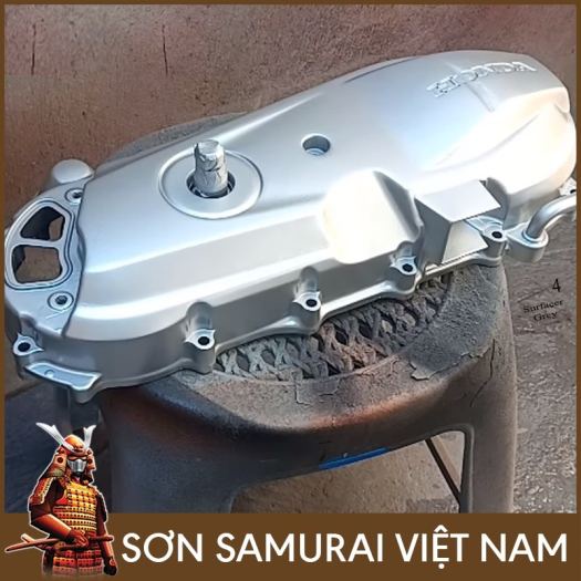 Sơn Samurai H111 màu bạc sáng chính hãng, sơn xịt dàn áo xe máy chịu nhiệt, chống nứt nẻ, kháng xăng