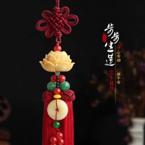 Khánh treo ô tô đài sen, dây treo ô tô hình hoa sen đem lại may mắn bình an