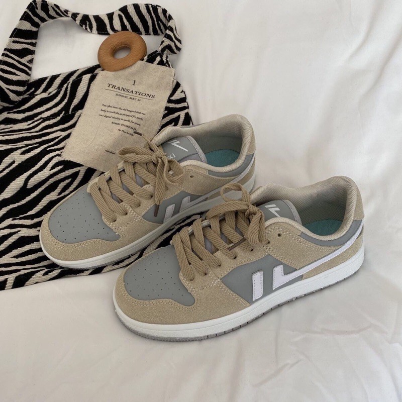 Giày sneaker