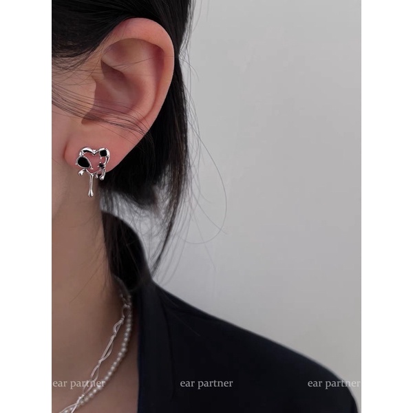 Bông tai trai tim gothic style