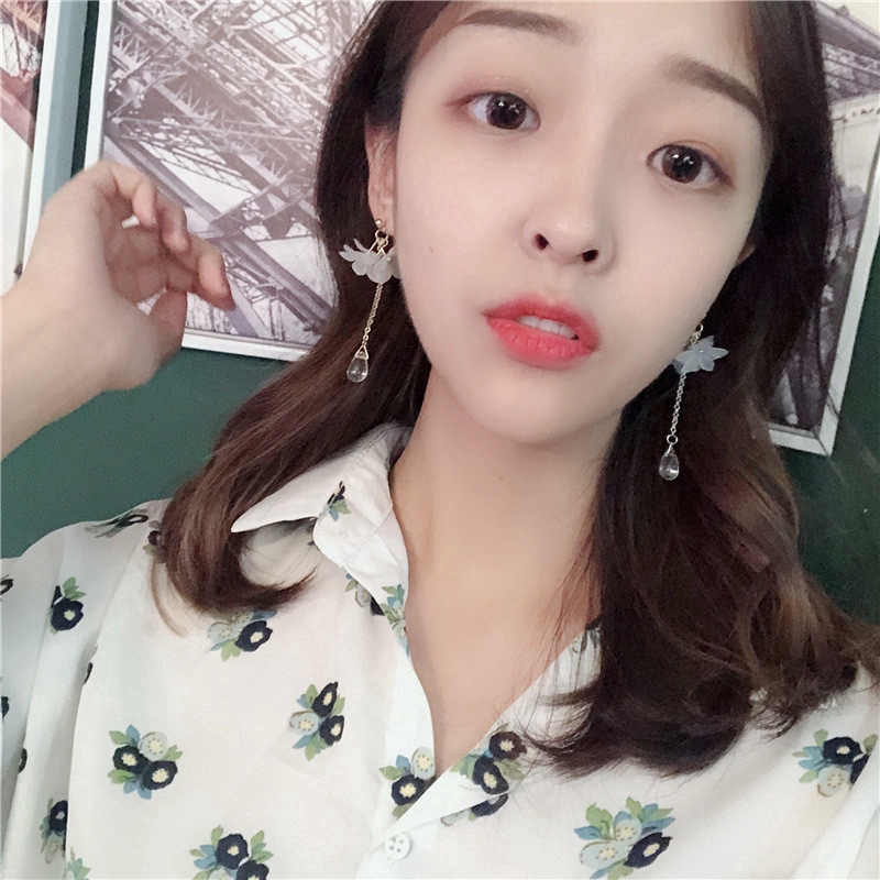 Đôi Bông Tai Hình Hoa Cúc Đính Đá Kiểu Dáng Thanh Lịch Cho Nữ