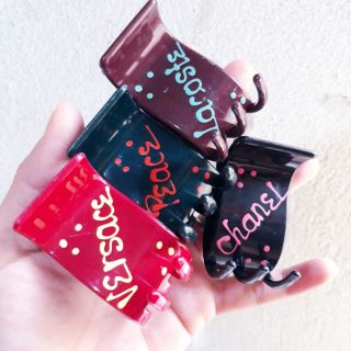 Kẹp tóc 5 răng bóng in chữ (màu và đen)