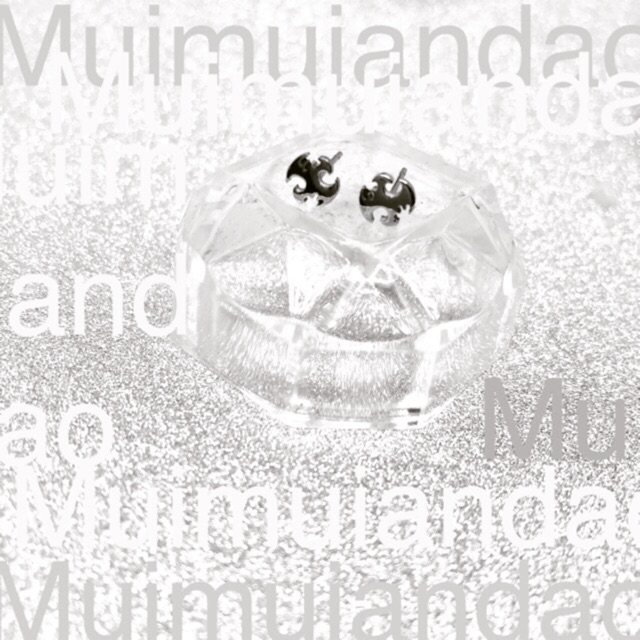 Khuyên tai nam & nữ titan