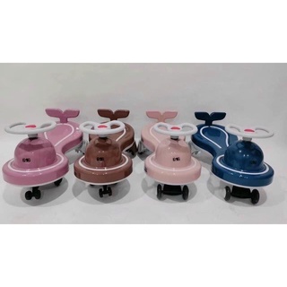 Xe lắc 616 có tựa lưng hình đuôi cá chắc chắn cho bé