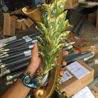 Bình hoa con công, cắm lông chim công