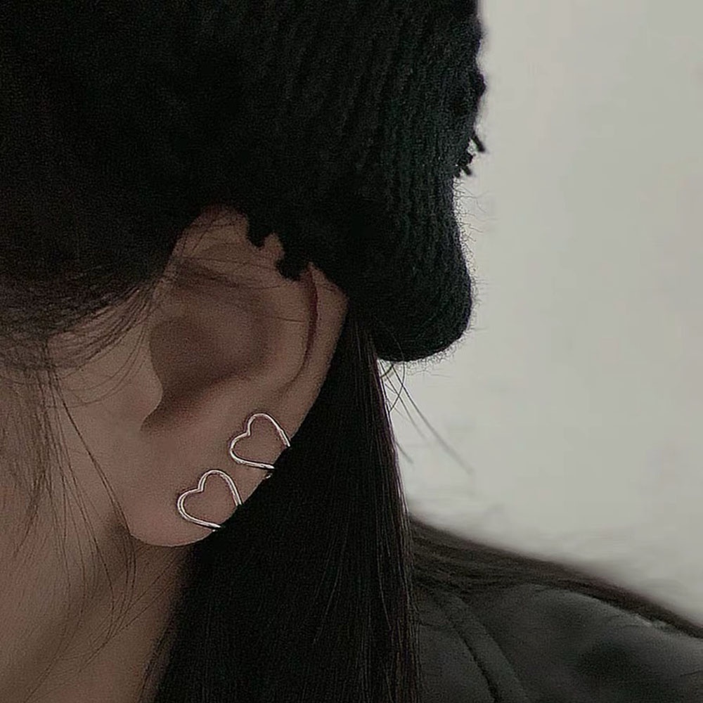 Khuyên kẹp vành tai màu bạc hình trái tim độc đáo