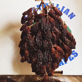 Nho khô nguyên cành 500g