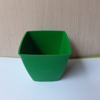 Chậu nhựa hình vuông cạnh 12 cm (v12)