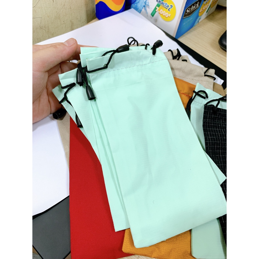 TÚI ĐỰNG KÍNH GIAO MÀU MÀU NGẪU NHIÊN