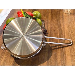 Quánh có vung WMF đường kính 16cm, tay cầm cách nhiệt. Chất liệu Cromargan không gỉ