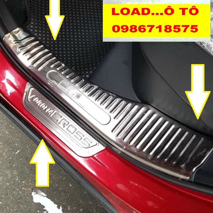 Ốp Bậc Cửa, Nẹp Bước Chân Trong, Ngoài Xe Toyota Cross 2023-2020 Chất Liệu Inox Cao Cấp
