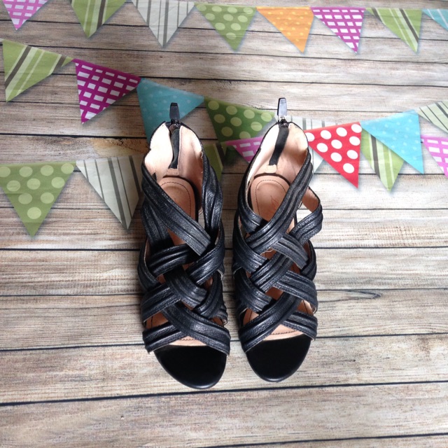 Sandal nữ